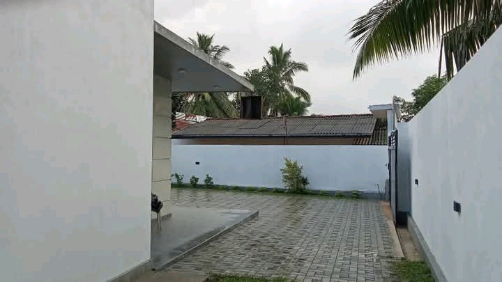 House for Sale in Kahathuduwa