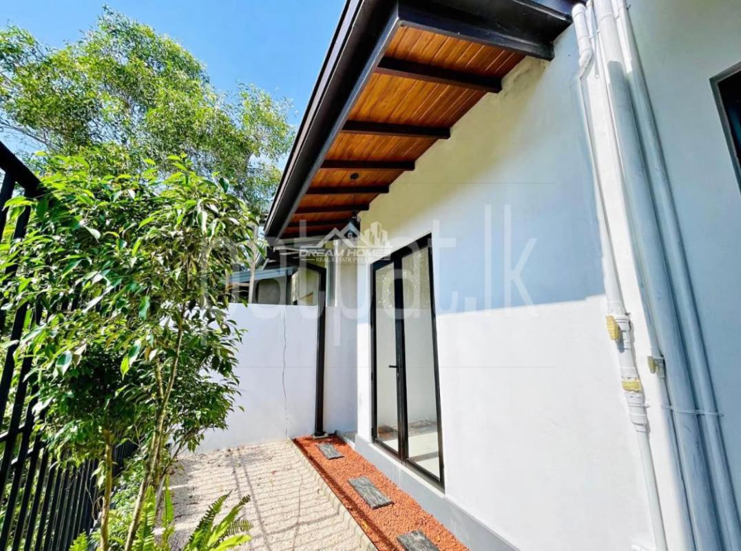 House for Sale in Athurugiriya