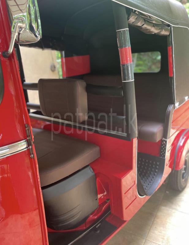 Bajaj 4 stroke 2017 - பயன்படுத்தப்பட்டது முச்சக்கர வண்டி sale in Sri Lanka - patpat.lk
