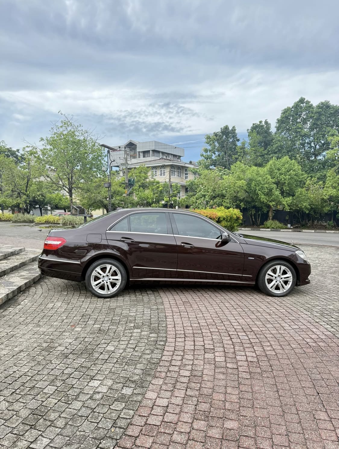 Mercedes Benz E250 2009 - பயன்படுத்தப்பட்டது கார் sale in Sri Lanka - patpat.lk