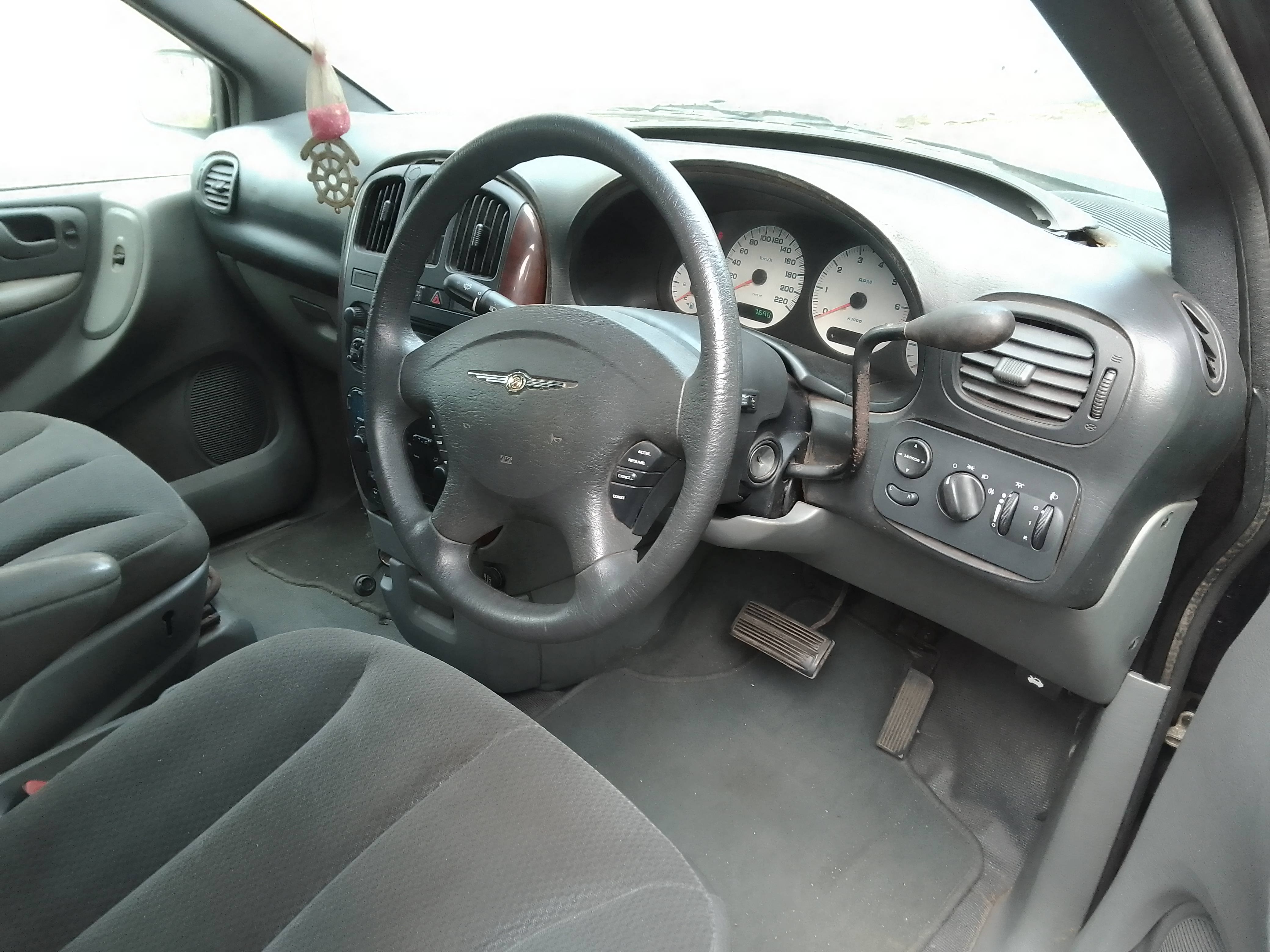 Chrysler Grand Voyager 2004 - Used SUV sale in Sri Lanka - patpat.lk