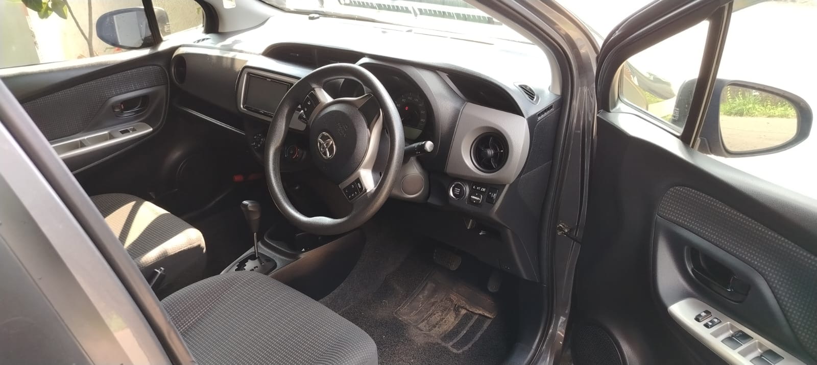 Toyota Vitz 2016 - பயன்படுத்தப்பட்டது கார் sale in Sri Lanka - patpat.lk