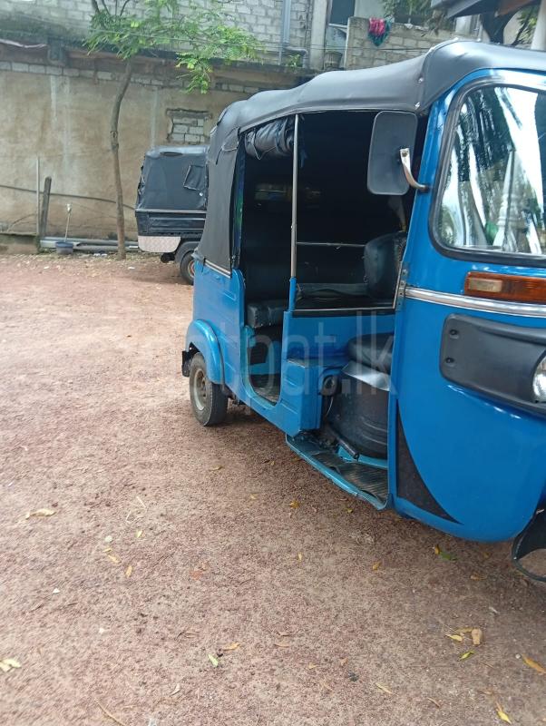 Bajaj 4 stroke 2016 - பயன்படுத்தப்பட்டது முச்சக்கர வண்டி sale in Sri Lanka - patpat.lk