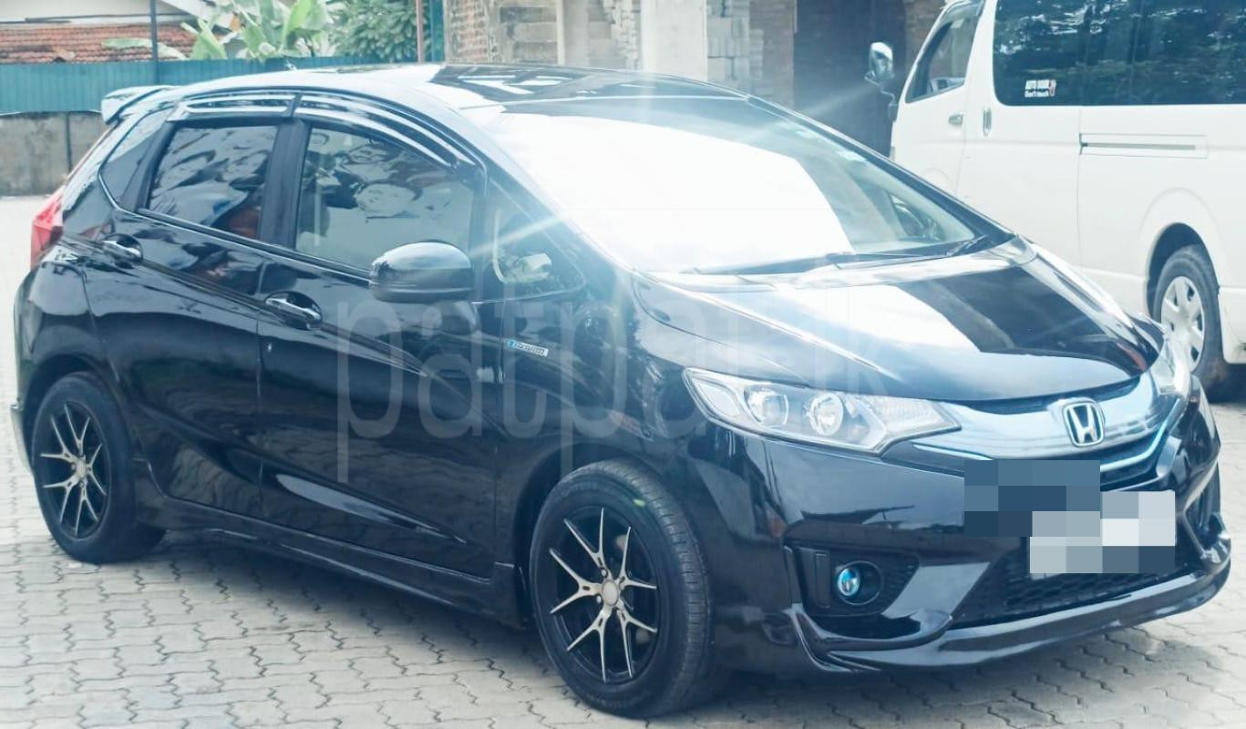 Honda Fit 2014 - பயன்படுத்தப்பட்டது கார் sale in Sri Lanka - patpat.lk