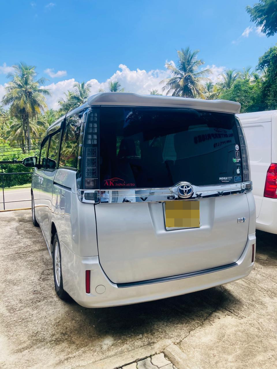 Toyota Voxy 2014 - Used Van sale in Sri Lanka - patpat.lk