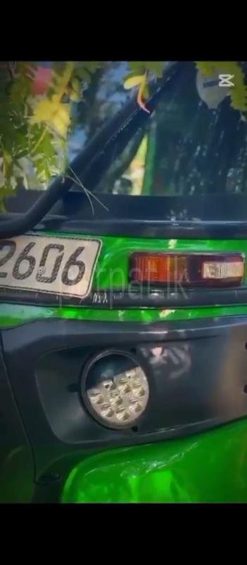 Bajaj 4 stroke 2015 - பயன்படுத்தப்பட்டது முச்சக்கர வண்டி sale in Sri Lanka - patpat.lk