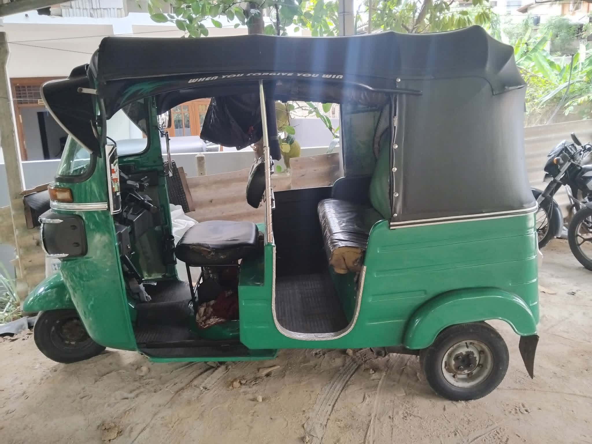 Bajaj Three Wheel 2014 - Used Three wheeler sale in Sri Lanka - patpat.lk