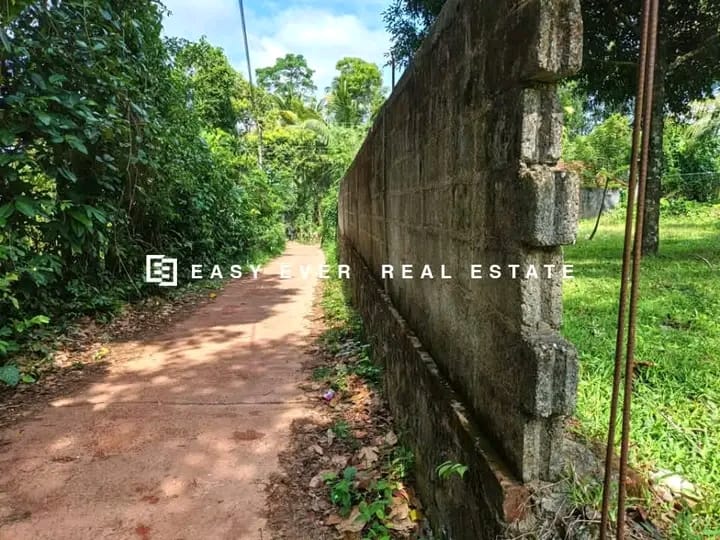 Commercial Land for Sale in Nittambuwa
