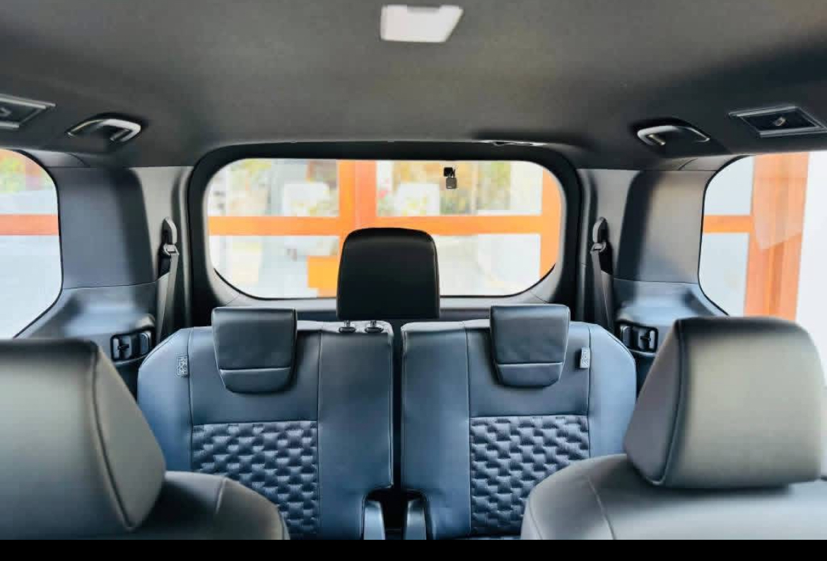 Toyota Voxy 2024 - சான்றளிக்கப்பட்டது வேன் sale in Sri Lanka - patpat.lk
