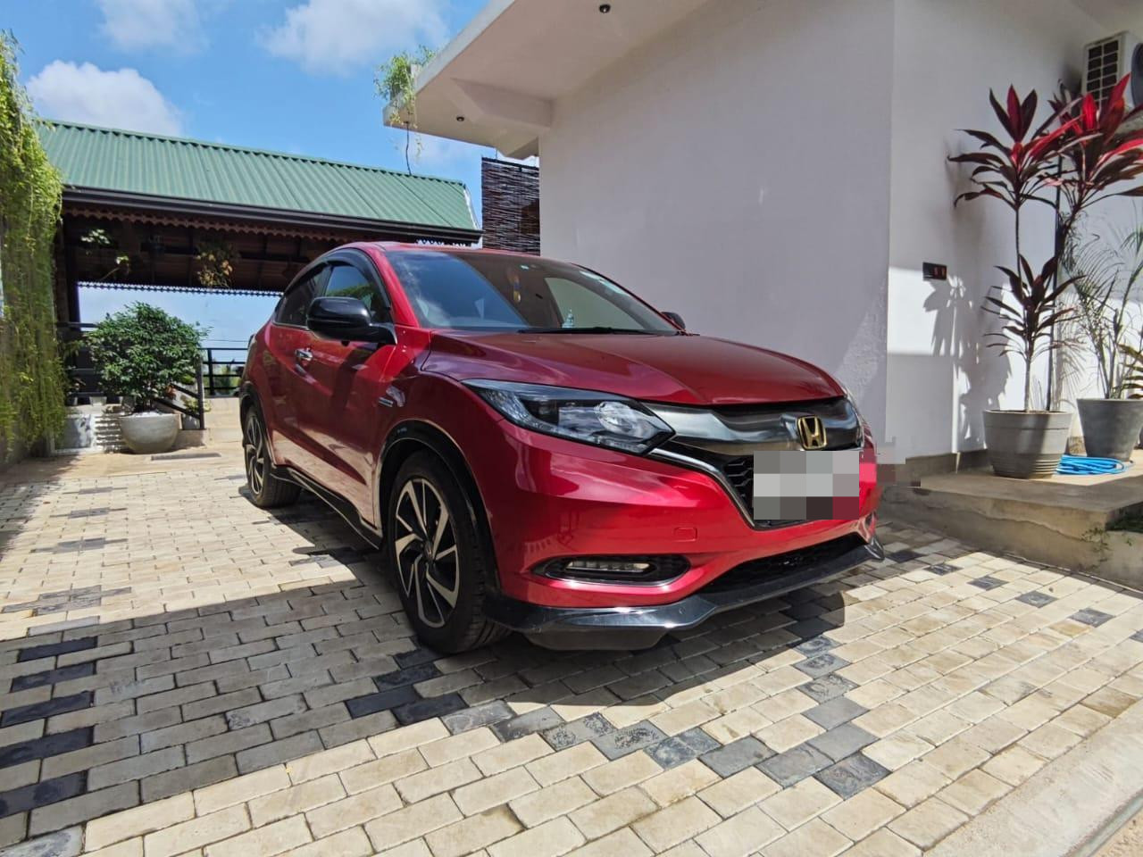 Honda Vezel 2016 - භාවිතා කරන ලද SUV රථය sale in Sri Lanka - patpat.lk