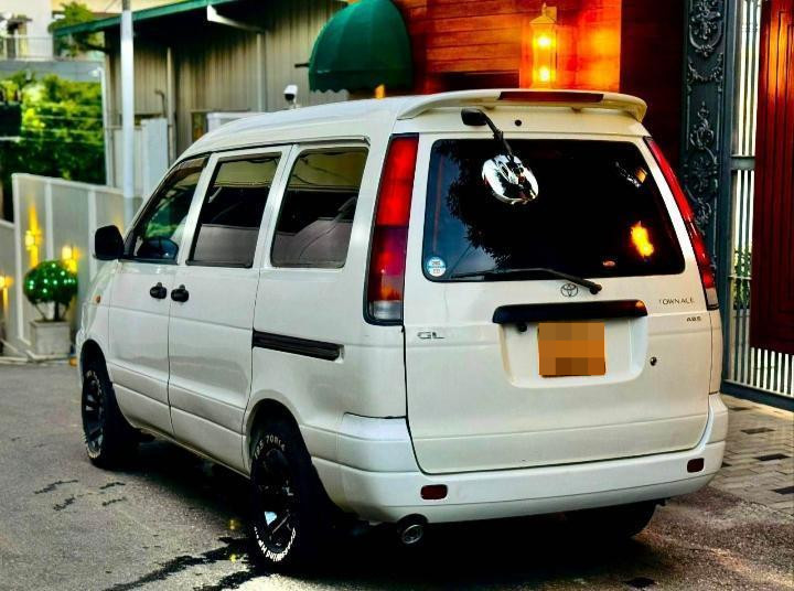 Toyota TownAce 2004 - பயன்படுத்தப்பட்டது வேன் sale in Sri Lanka - patpat.lk