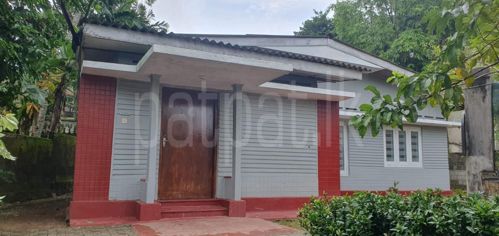 House for Sale in Kahathuduwa ads-image-1