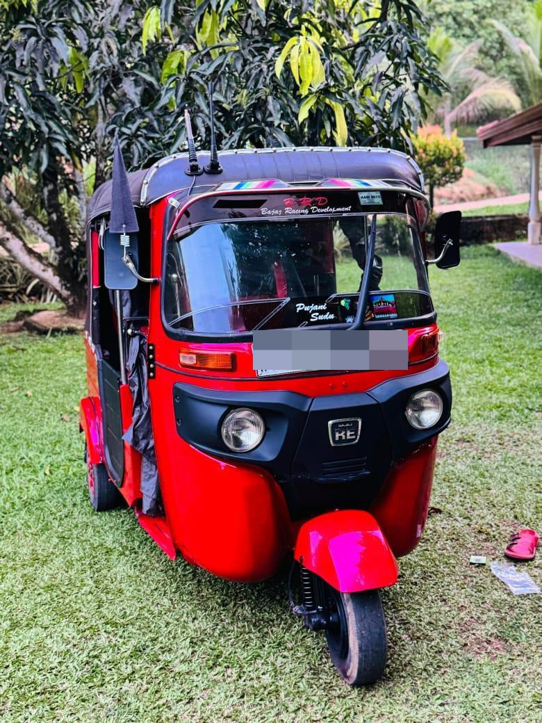 Bajaj Three Wheel 2015 - භාවිතා කරන ලද ත්‍රිරෝද රථය sale in Sri Lanka - patpat.lk