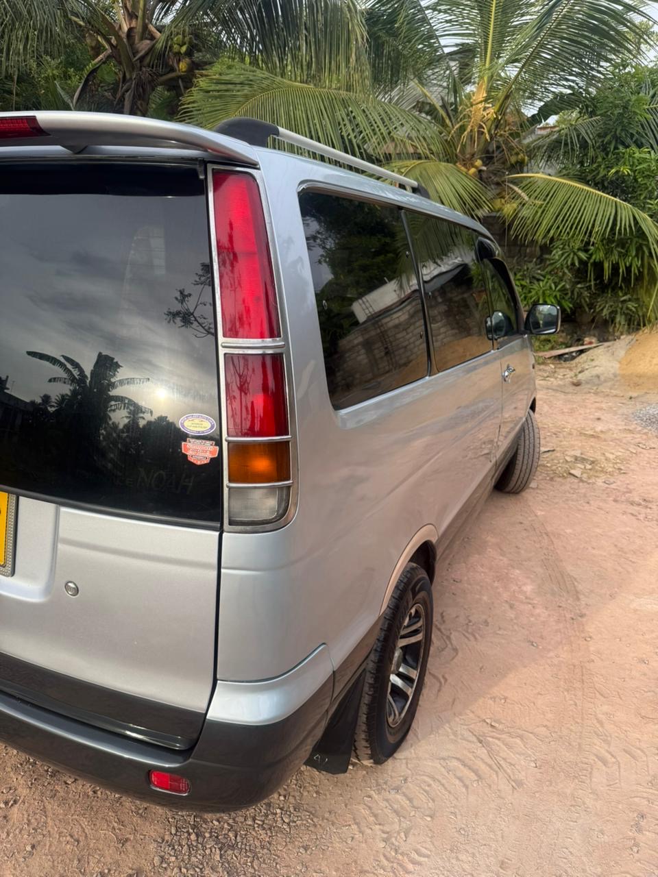Toyota Noah 1998 - Used Van sale in Sri Lanka - patpat.lk
