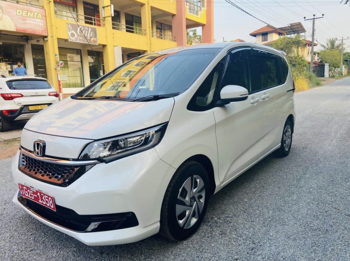 Honda Freed 2023 - Used Van sale in Sri Lanka - patpat.lk