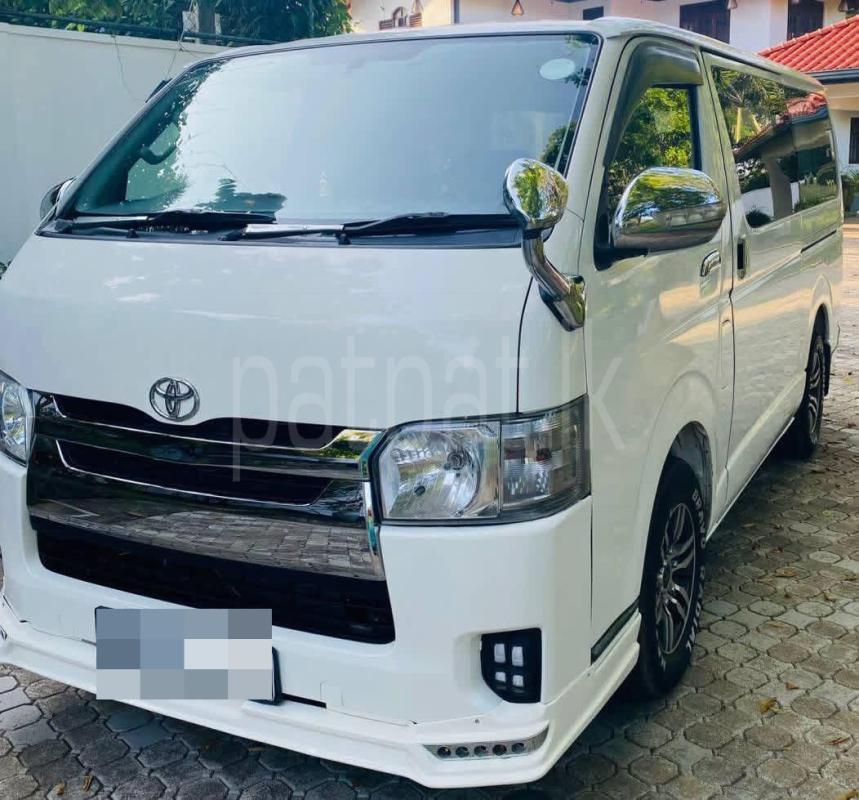 Toyota Hiace 2006 - භාවිතා කරන ලද වෑන් රථය sale in Sri Lanka - patpat.lk