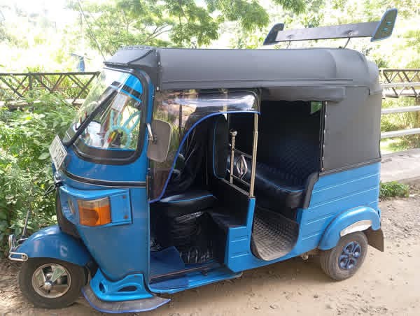Bajaj 4 stroke 2011 - Used Three wheeler sale in Sri Lanka - patpat.lk