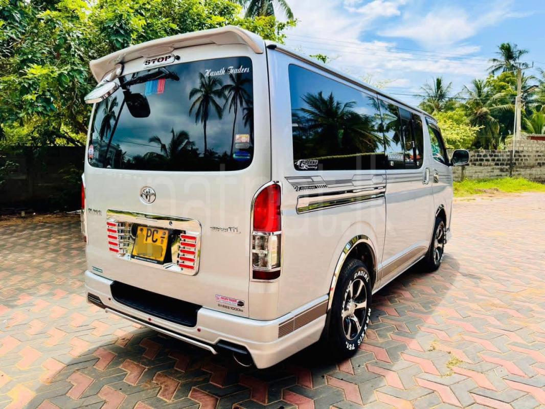 Toyota Hiace 2011 - பயன்படுத்தப்பட்டது வேன் sale in Sri Lanka - patpat.lk