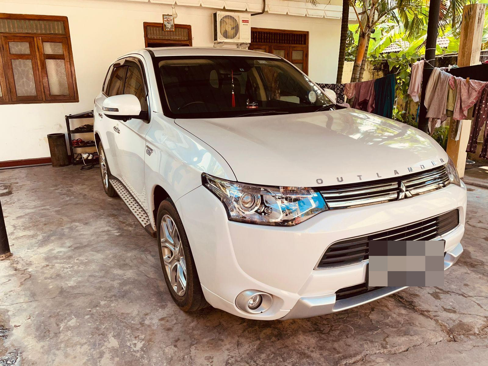 Mitsubishi Outlander 2014 - பயன்படுத்தப்பட்டது SUV sale in Sri Lanka - patpat.lk
