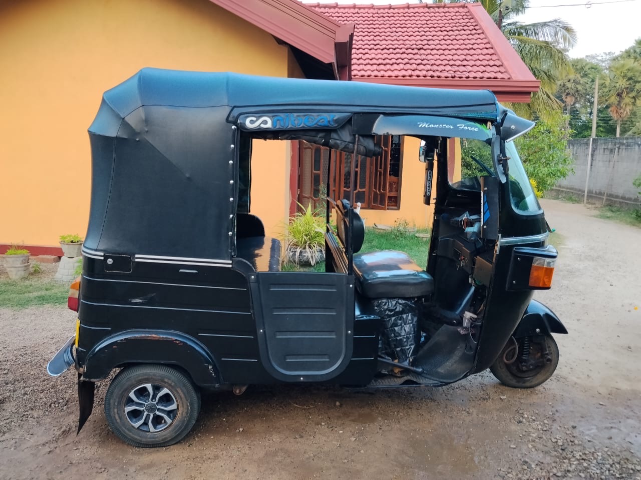 Bajaj Three Wheel 2014 - Used Three wheeler sale in Sri Lanka - patpat.lk