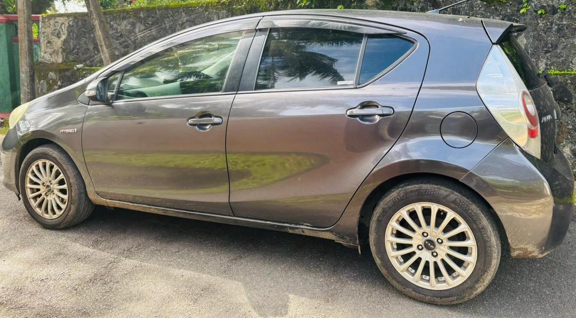 Toyota Aqua 2012 - பயன்படுத்தப்பட்டது கார் sale in Sri Lanka - patpat.lk