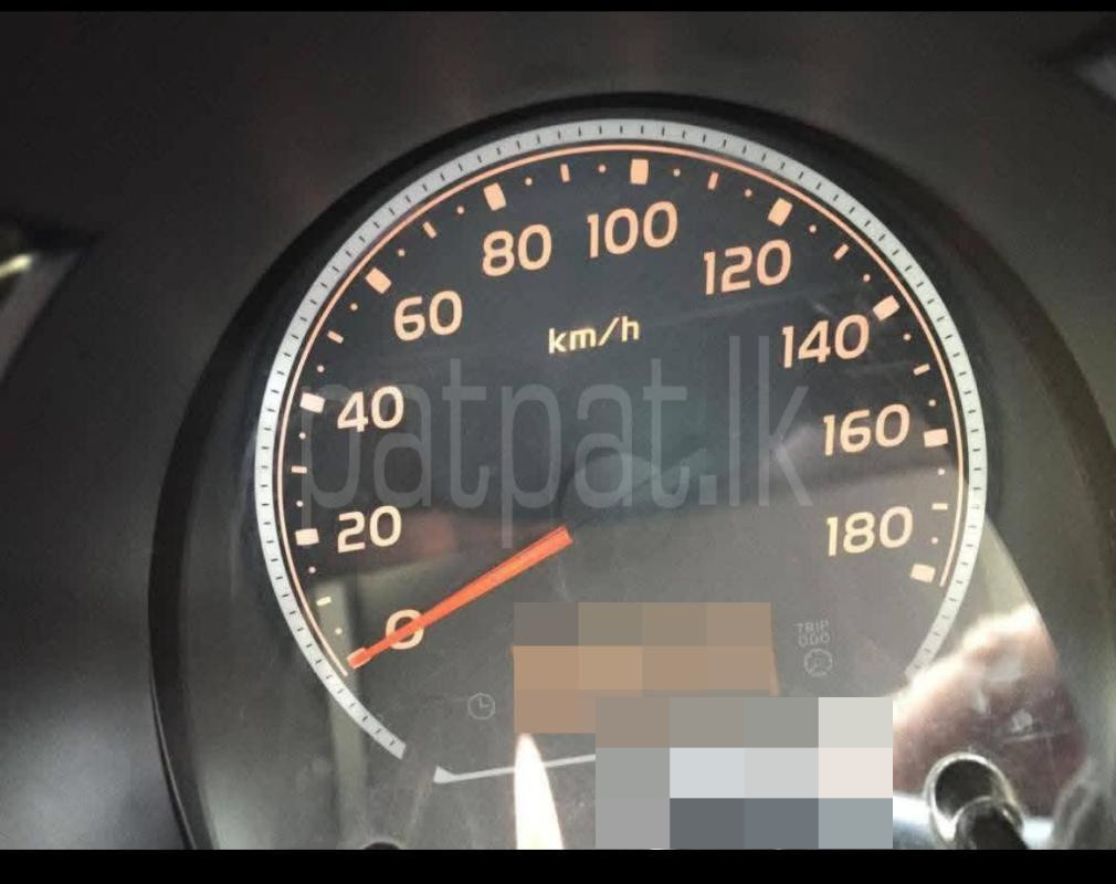 Toyota Hiace 2013 - பயன்படுத்தப்பட்டது வேன் sale in Sri Lanka - patpat.lk