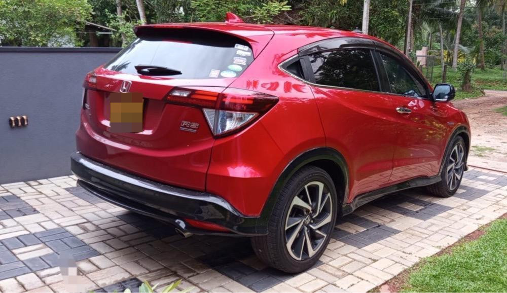 Honda Vezel 2017 - பயன்படுத்தப்பட்டது SUV sale in Sri Lanka - patpat.lk