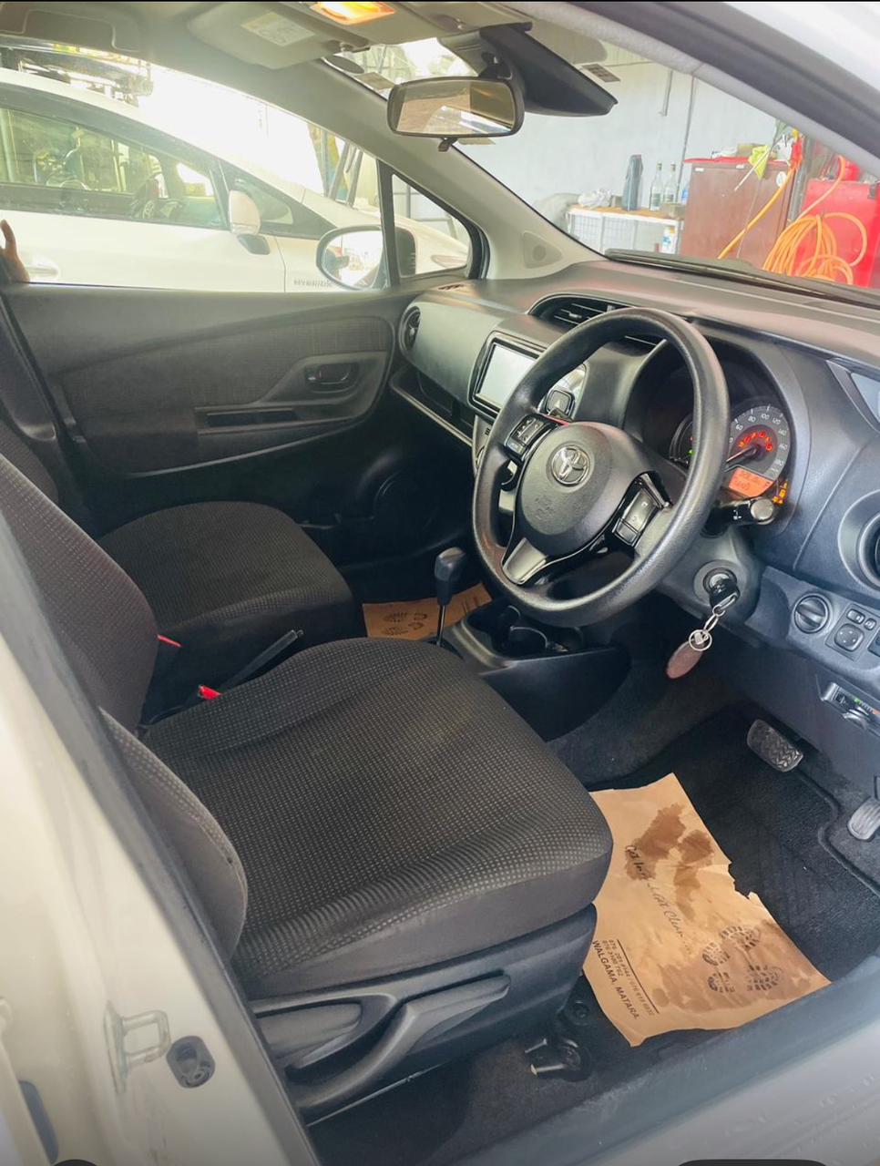 Toyota Vitz 2017 - பயன்படுத்தப்பட்டது கார் sale in Sri Lanka - patpat.lk