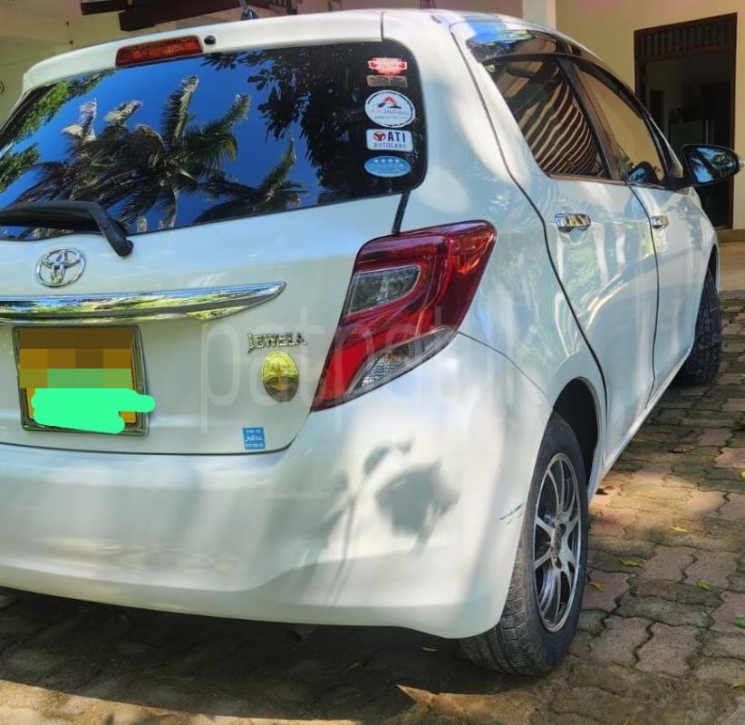 Toyota Vitz 2015 - பயன்படுத்தப்பட்டது கார் sale in Sri Lanka - patpat.lk