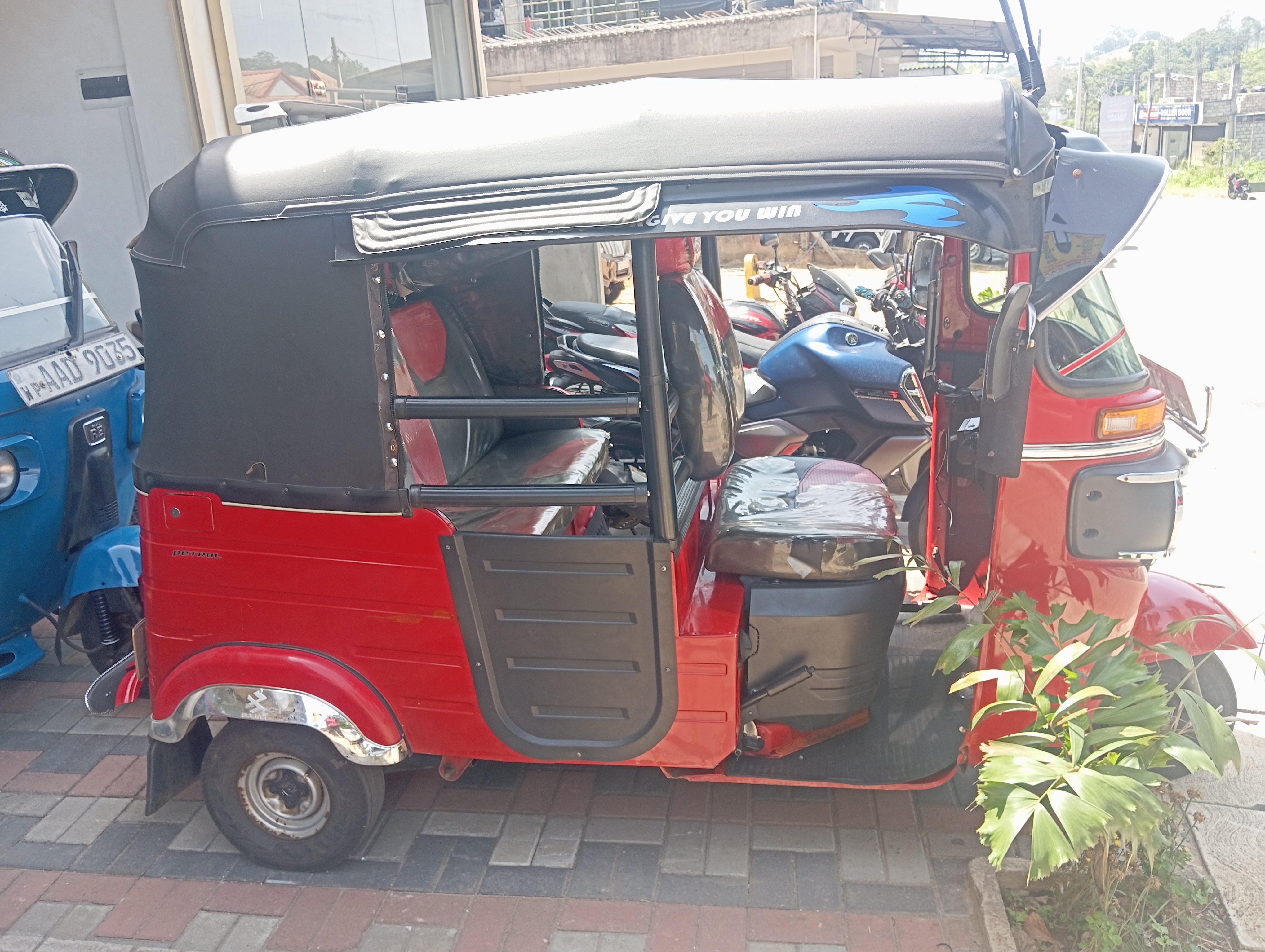 Bajaj 4 stroke 2017 - பயன்படுத்தப்பட்டது முச்சக்கர வண்டி sale in Sri Lanka - patpat.lk
