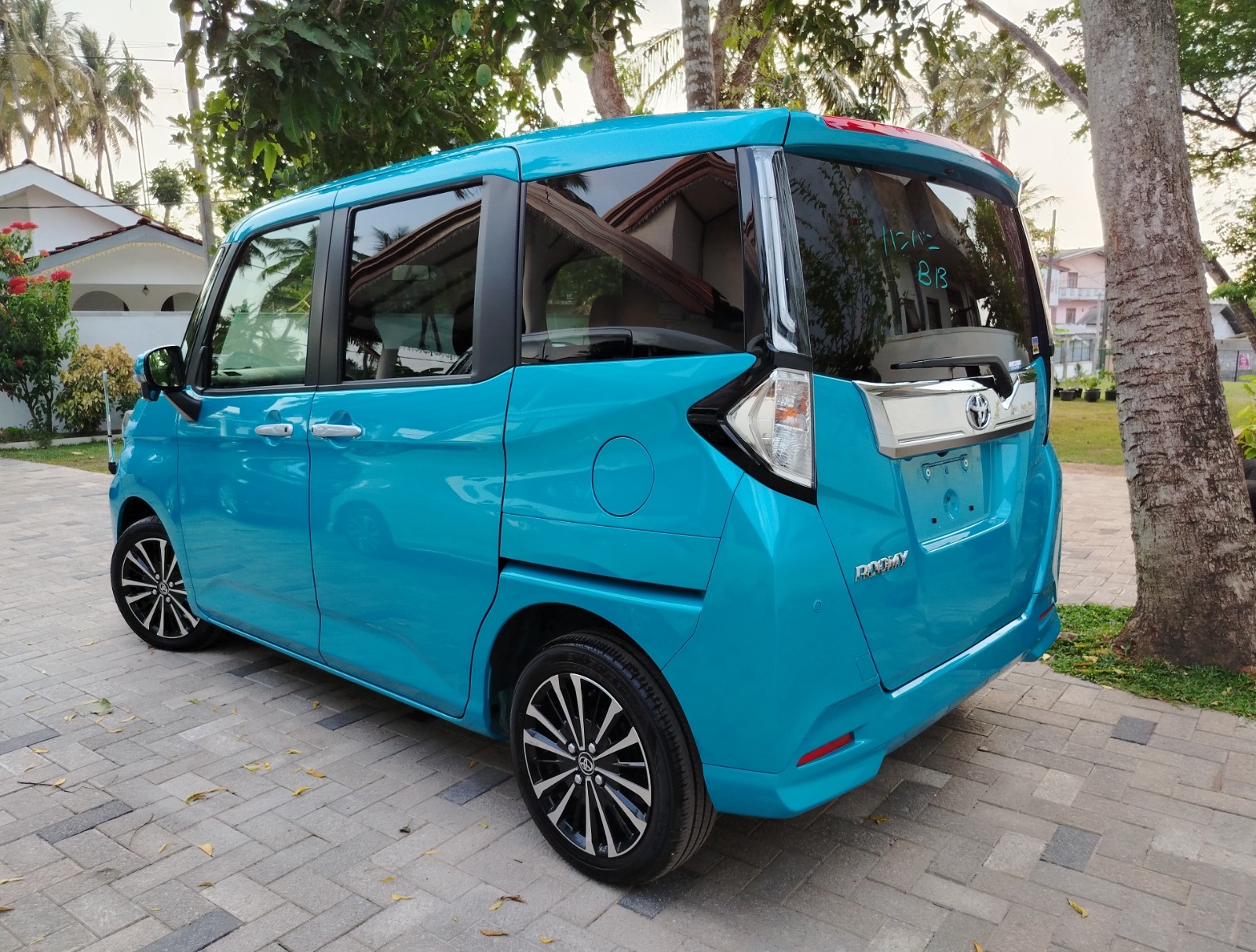 Toyota Roomy 2023 - Reconditioned Van sale in Sri Lanka - patpat.lk