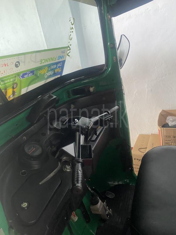 Bajaj Three Wheel 2015 - பயன்படுத்தப்பட்டது முச்சக்கர வண்டி sale in Sri Lanka - patpat.lk