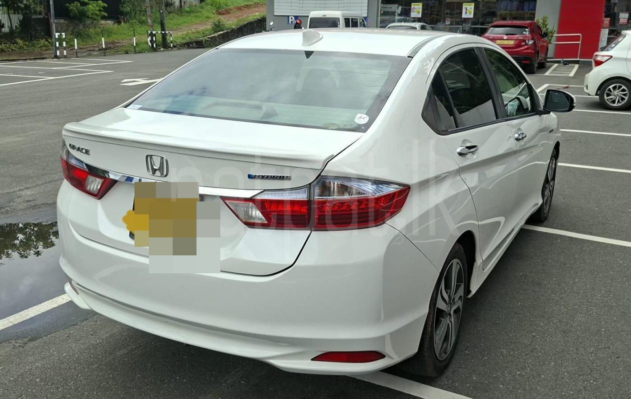 Honda Grace 2017 - Used Car sale in Sri Lanka - patpat.lk