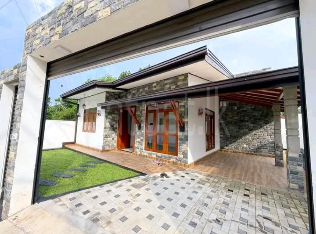 House for Sale in Athurugiriya