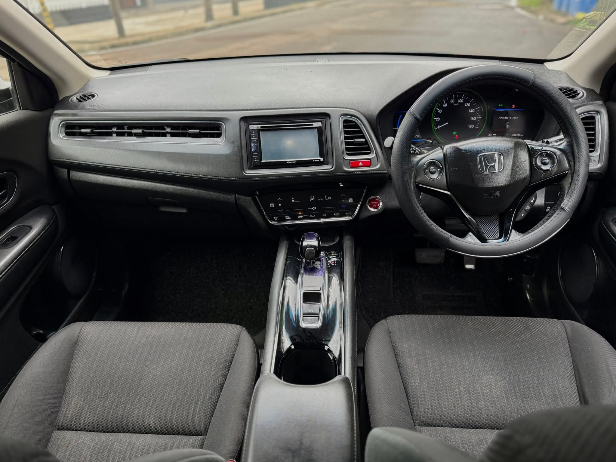 Honda Vezel 2014 - பயன்படுத்தப்பட்டது SUV sale in Sri Lanka - patpat.lk