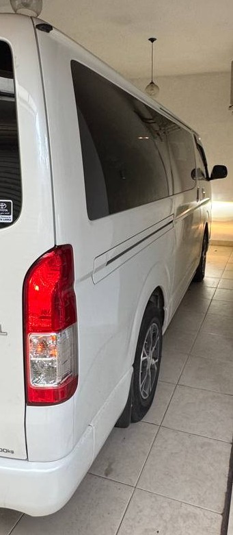 Toyota Hiace 2017 - භාවිතා කරන ලද වෑන් රථය sale in Sri Lanka - patpat.lk