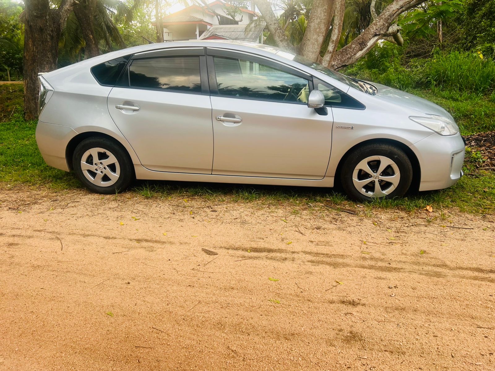 Toyota Prius 2013 - භාවිතා කරන ලද කාර් sale in Sri Lanka - patpat.lk