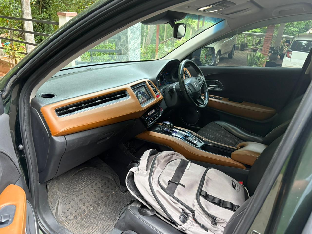 Honda Vezel 2014 - பயன்படுத்தப்பட்டது SUV sale in Sri Lanka - patpat.lk