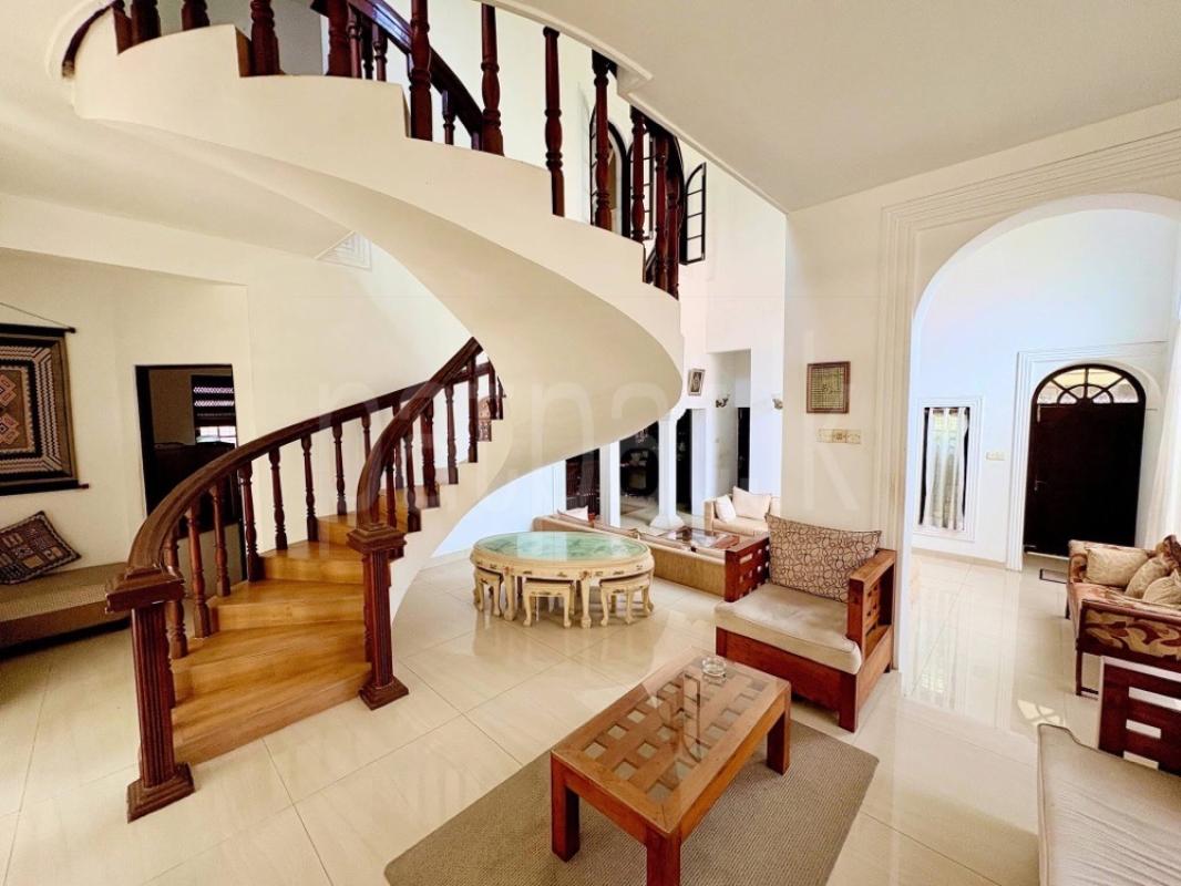 House for Sale in Bambalapitiya (Colombo 04)