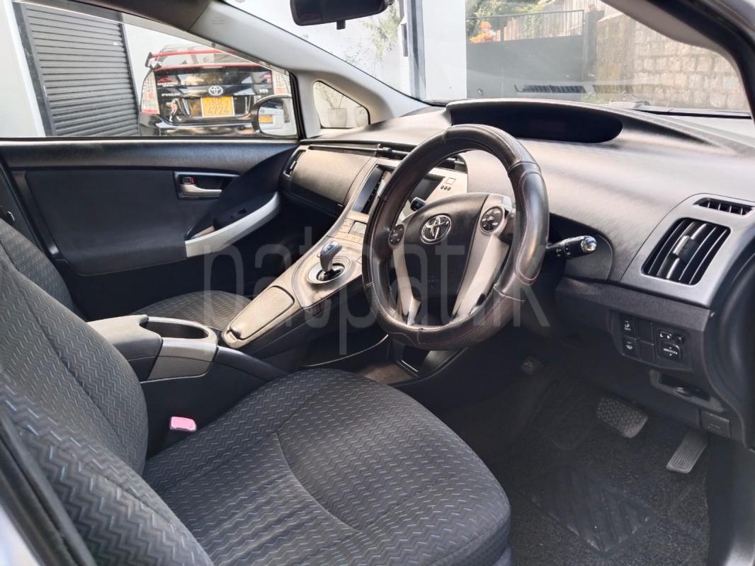 Toyota Prius 2012 - பயன்படுத்தப்பட்டது கார் sale in Sri Lanka - patpat.lk