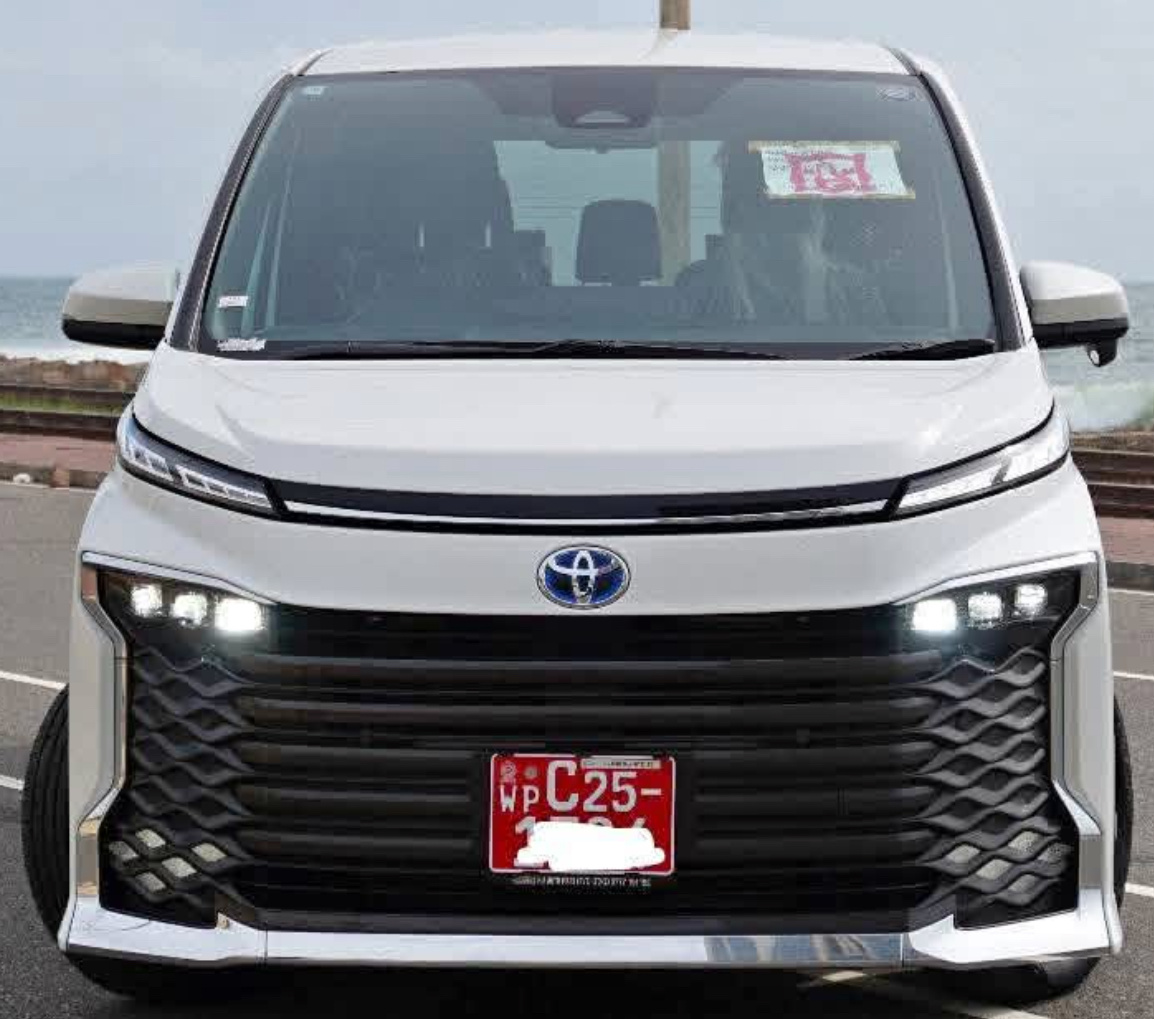 Toyota Voxy 2025 - சான்றளிக்கப்பட்டது வேன் sale in Sri Lanka - patpat.lk