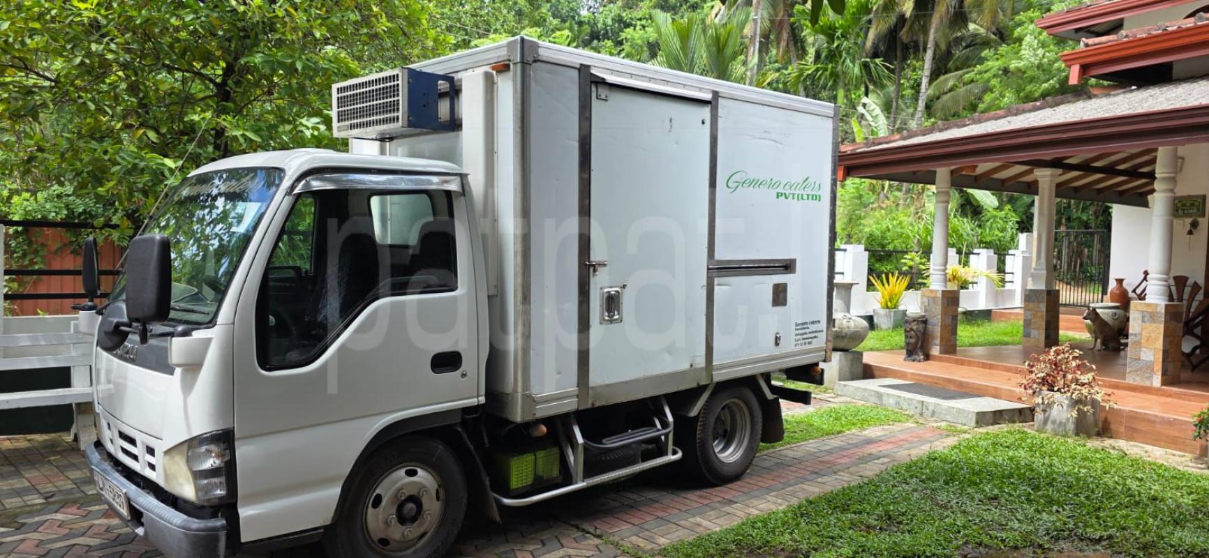 Isuzu ELF 2006 - பயன்படுத்தப்பட்டது டிரக் sale in Sri Lanka - patpat.lk