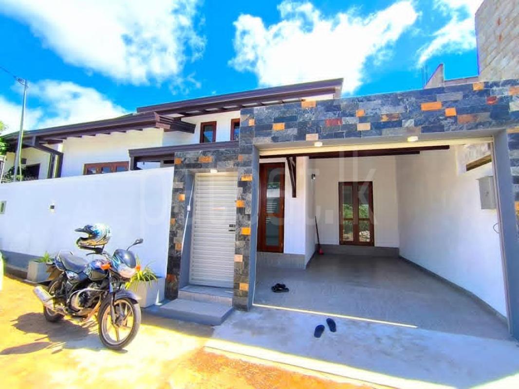 House for Sale in Athurugiriya