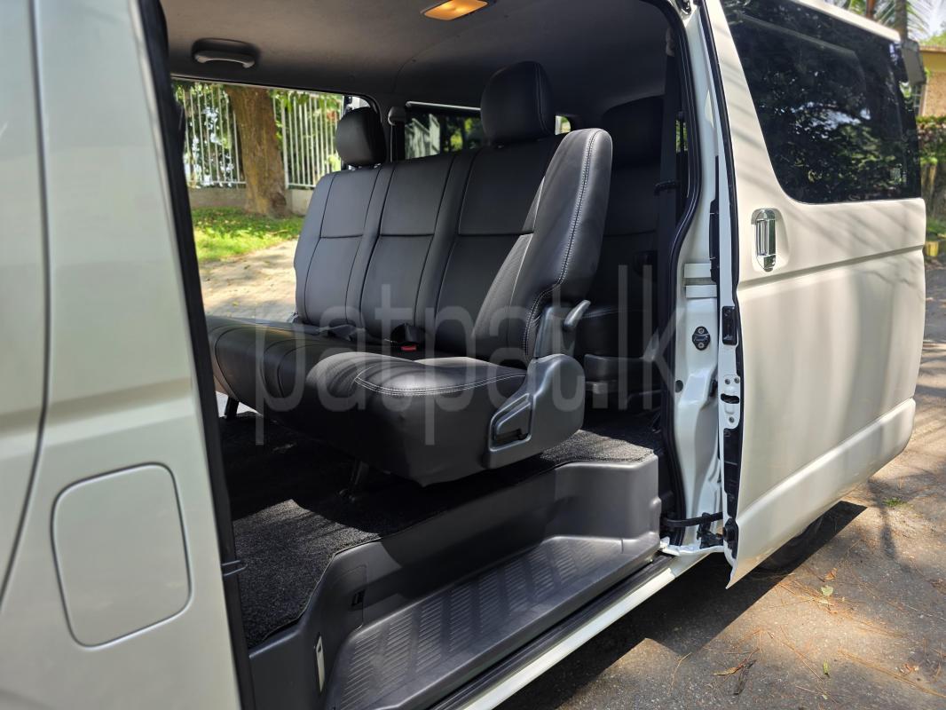 Toyota Hiace 2015 - பயன்படுத்தப்பட்டது வேன் sale in Sri Lanka - patpat.lk