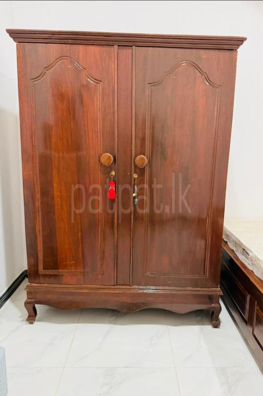 Used thekka coupboard