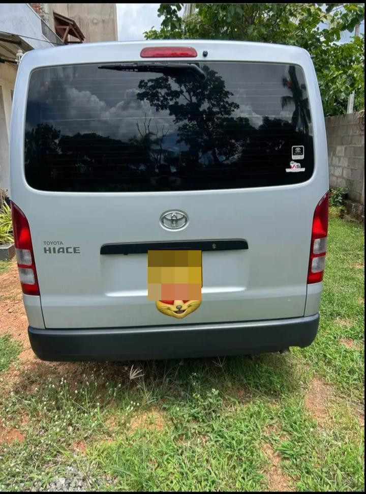 Toyota Hiace 2016 - பயன்படுத்தப்பட்டது வேன் sale in Sri Lanka - patpat.lk