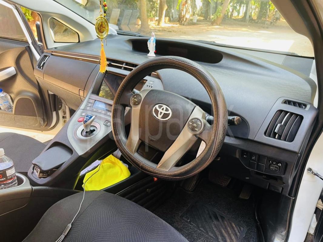 Toyota Prius 2014 - பயன்படுத்தப்பட்டது கார் sale in Sri Lanka - patpat.lk