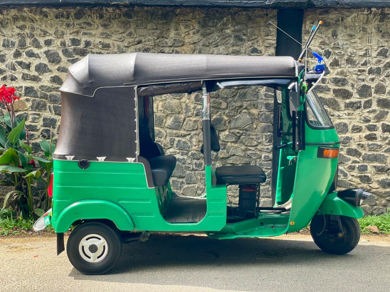 Bajaj 2 stroke 2006 - பயன்படுத்தப்பட்டது முச்சக்கர வண்டி sale in Sri Lanka - patpat.lk