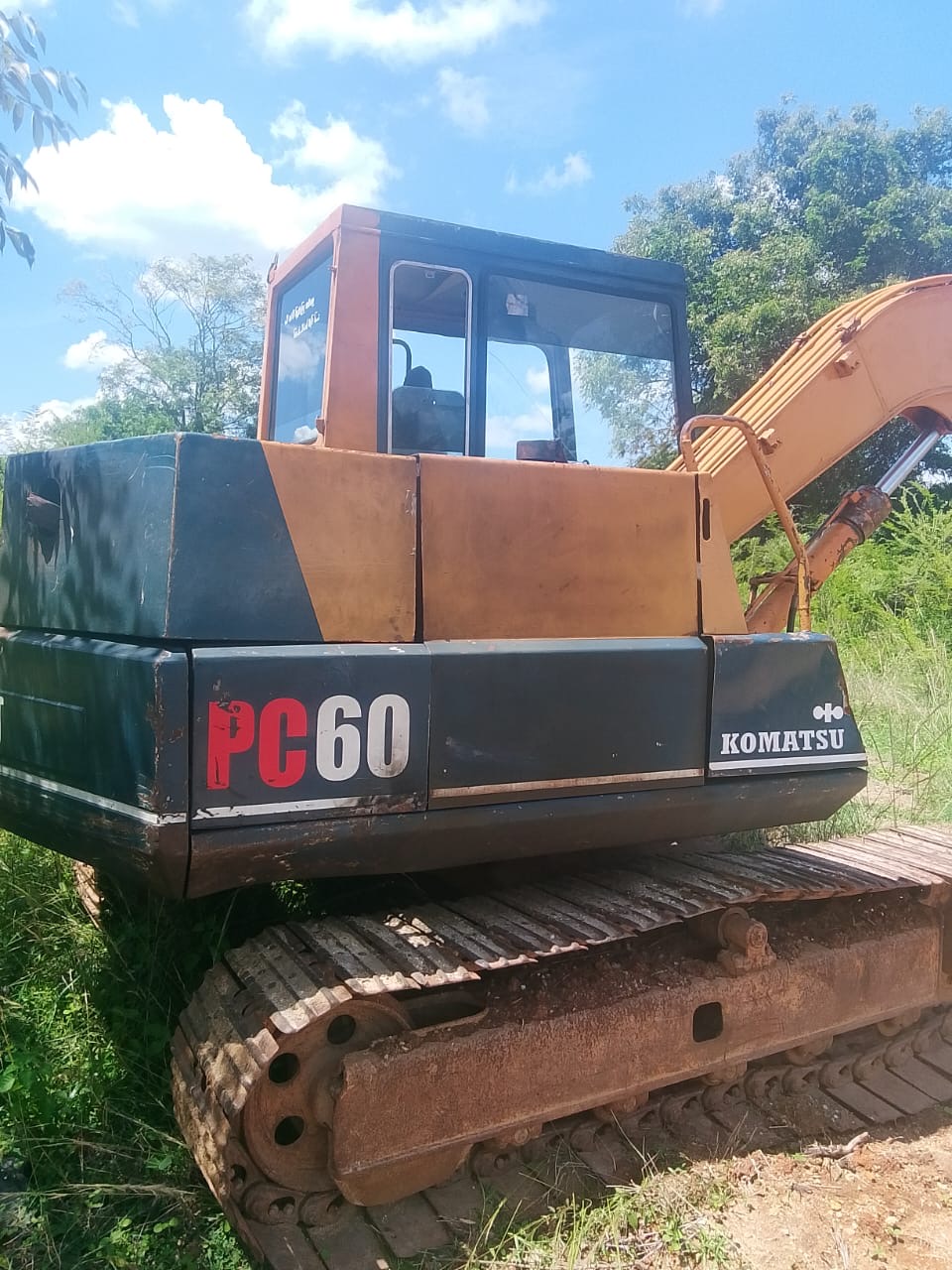 Komatsu Excavator 2015 - பயன்படுத்தப்பட்டது கனரக sale in Sri Lanka - patpat.lk
