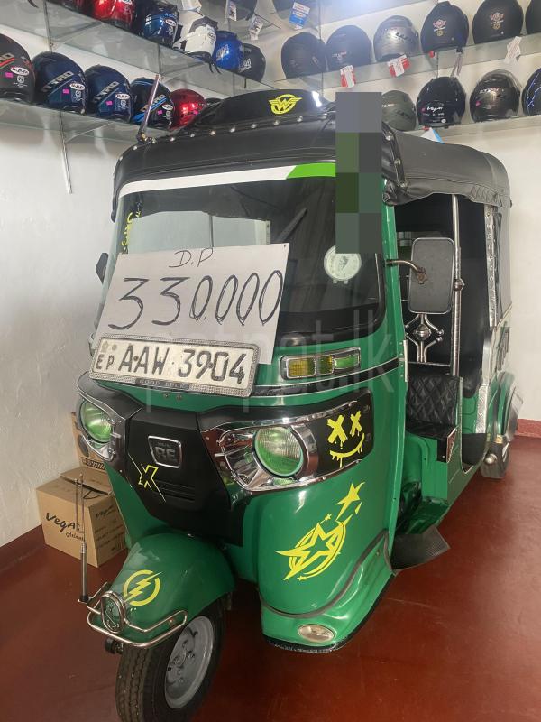 Bajaj Three Wheel 2015 - பயன்படுத்தப்பட்டது முச்சக்கர வண்டி sale in Sri Lanka - patpat.lk